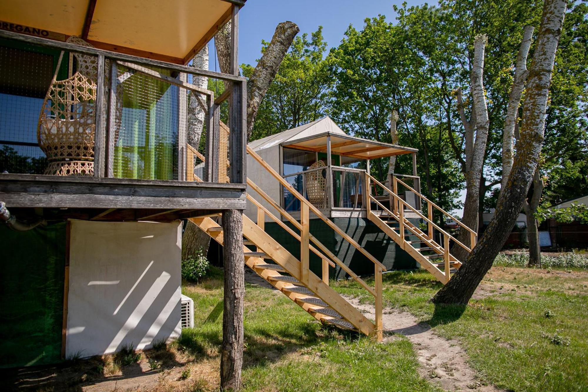 Herbals - Tree&Lake Houses With Bath, Sauna, Bikes, Motorboat ميلنو الغرفة الصورة