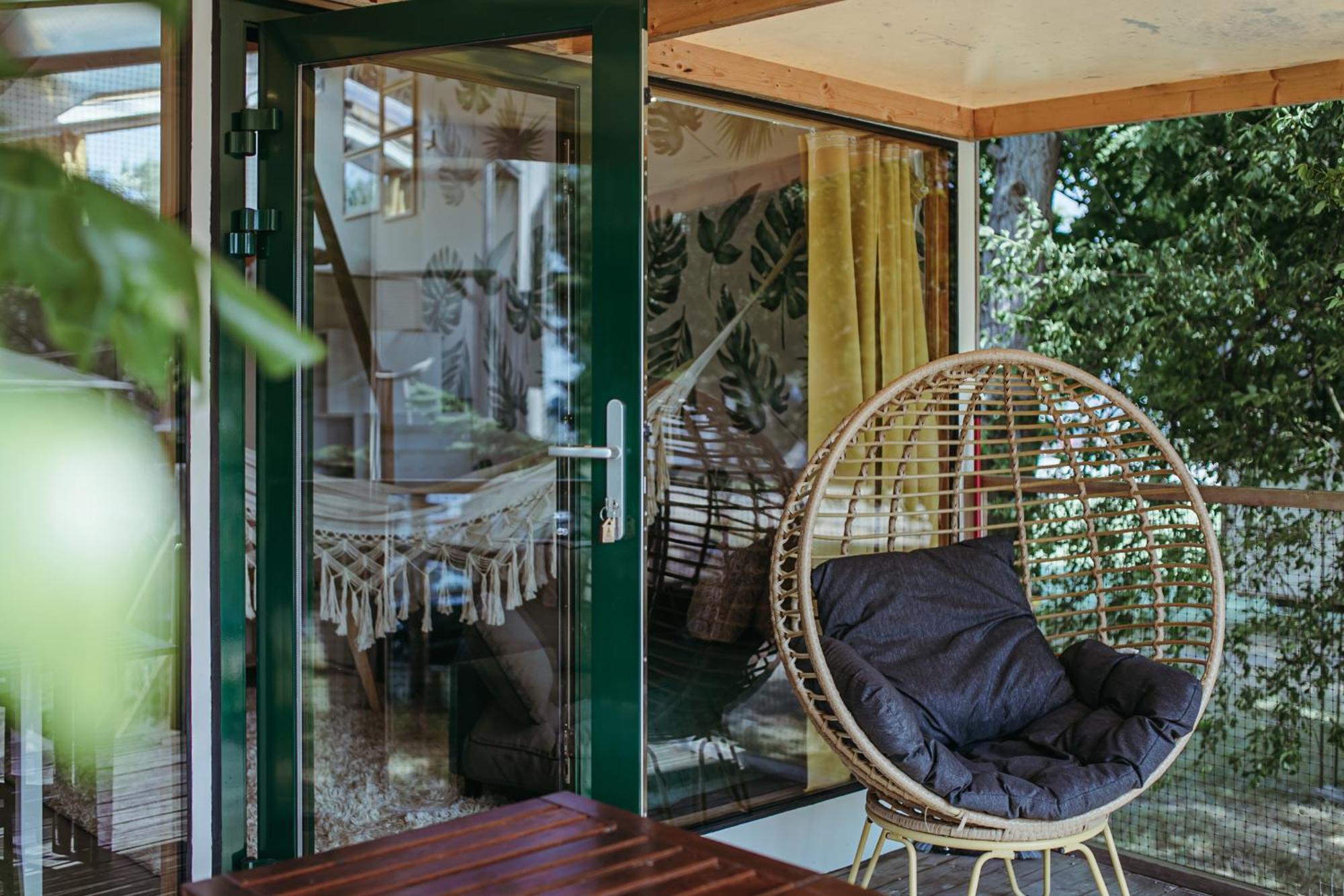 Herbals - Tree&Lake Houses With Bath, Sauna, Bikes, Motorboat ميلنو الغرفة الصورة
