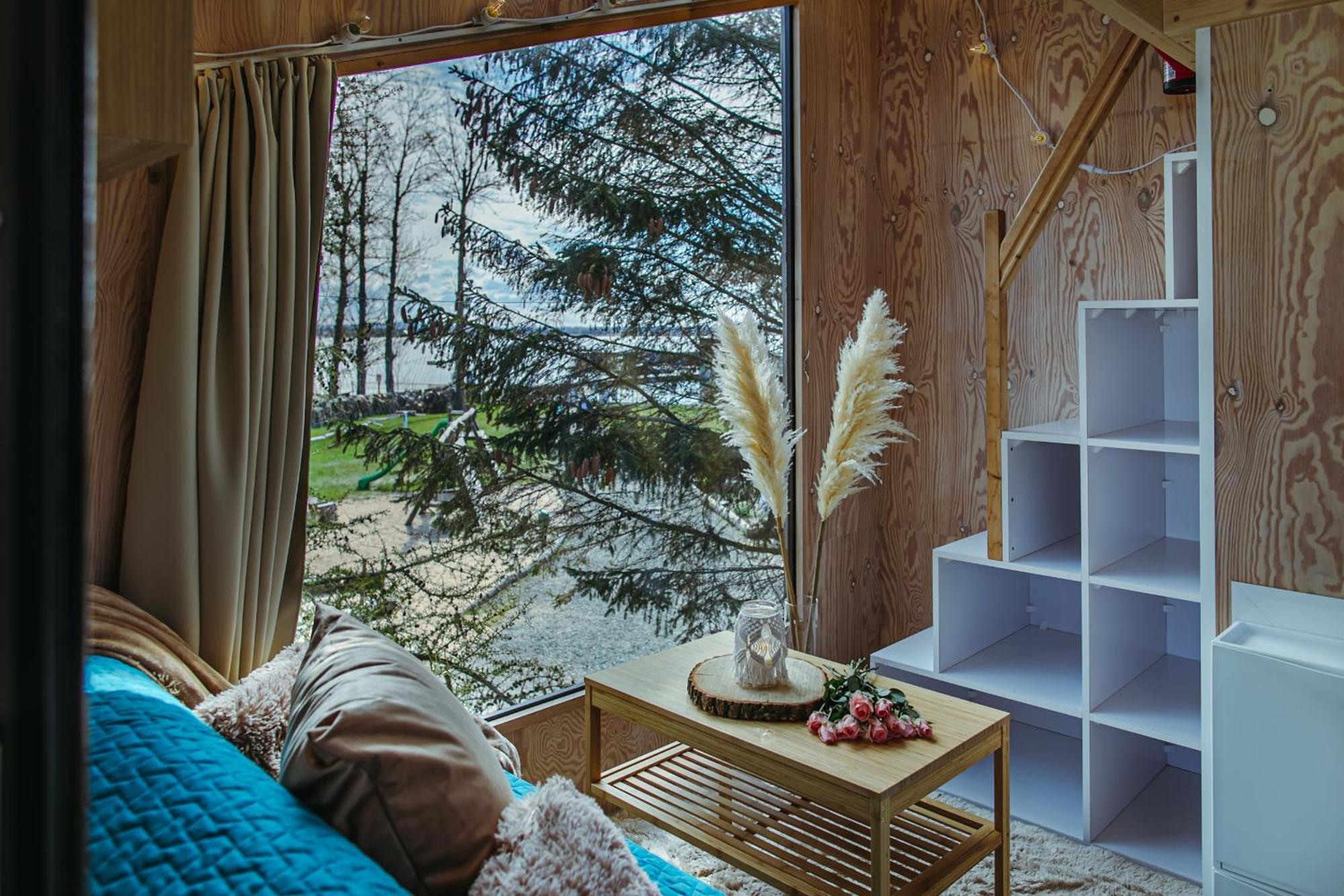 Herbals - Tree&Lake Houses With Bath, Sauna, Bikes, Motorboat ميلنو الغرفة الصورة