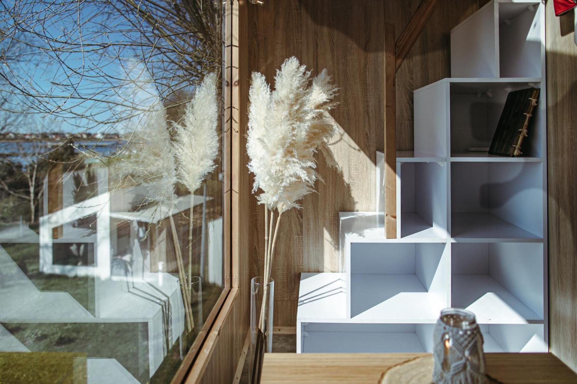 Herbals - Tree&Lake Houses With Bath, Sauna, Bikes, Motorboat ميلنو الغرفة الصورة