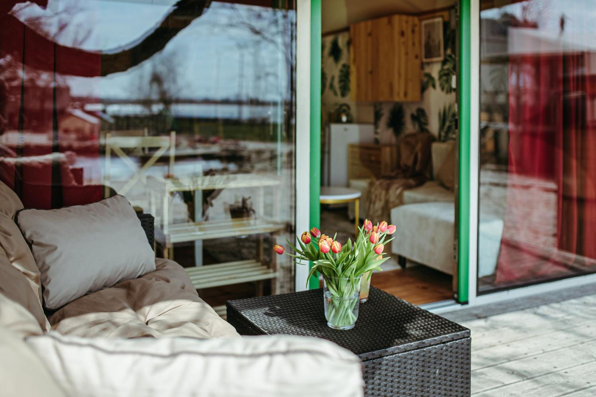 Herbals - Tree&Lake Houses With Bath, Sauna, Bikes, Motorboat ميلنو الغرفة الصورة