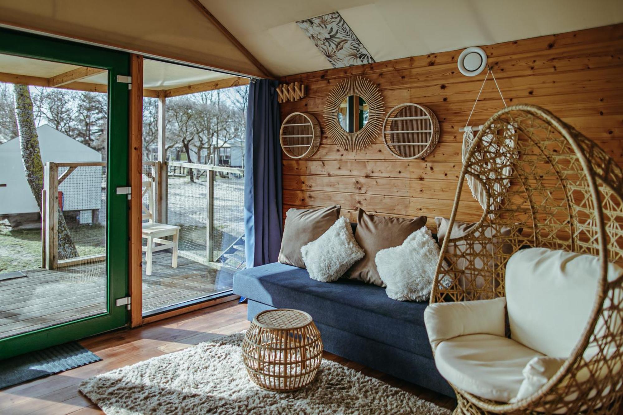 Herbals - Tree&Lake Houses With Bath, Sauna, Bikes, Motorboat ميلنو الغرفة الصورة