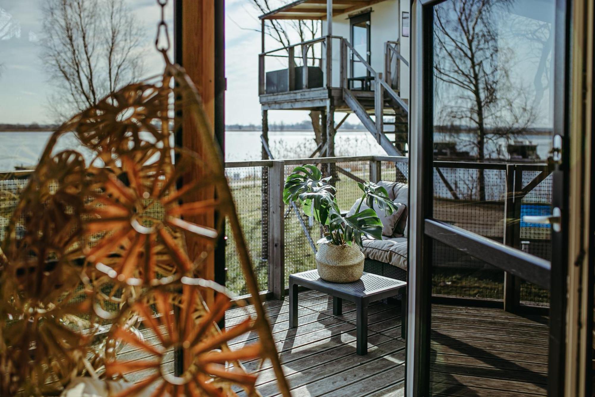 Herbals - Tree&Lake Houses With Bath, Sauna, Bikes, Motorboat ميلنو الغرفة الصورة