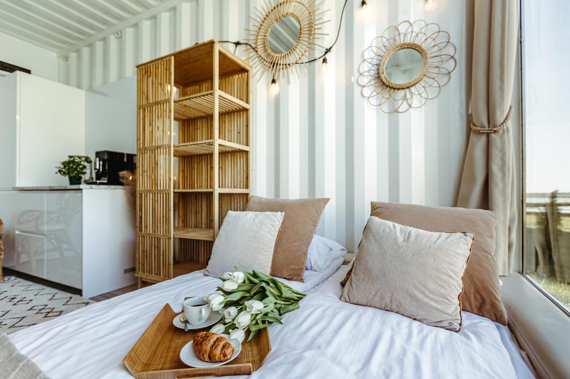 Herbals - Tree&Lake Houses With Bath, Sauna, Bikes, Motorboat ميلنو الغرفة الصورة
